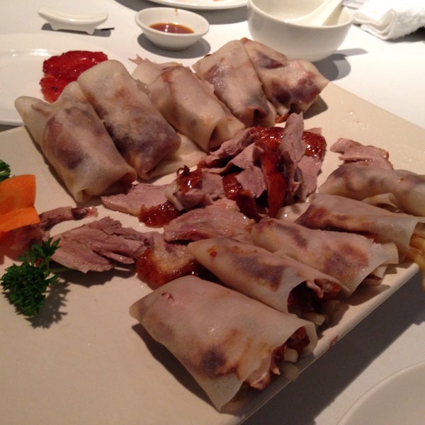 Foto diambil di Min Jiang Chinese Restaurant oleh Eunice K. pada 2/7/2015