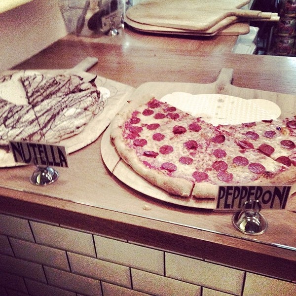 5/16/2014 tarihinde Bradley W.ziyaretçi tarafından Pellicola Pizzeria'de çekilen fotoğraf