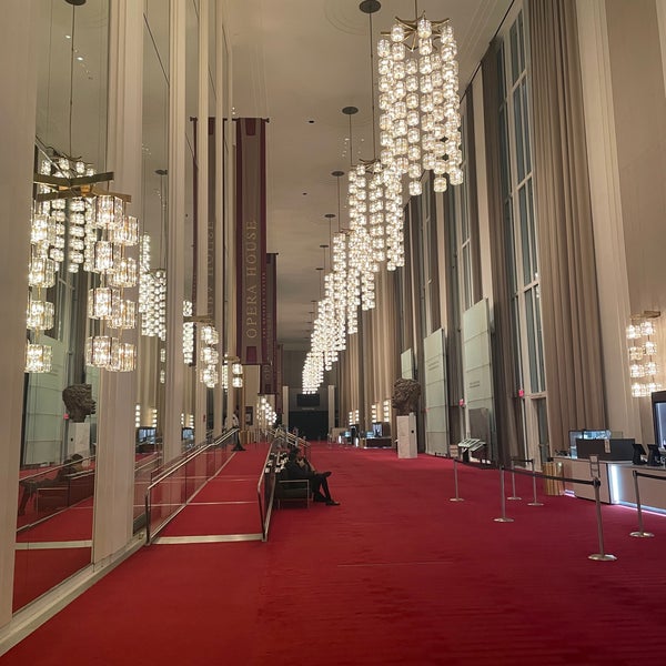 รูปภาพถ่ายที่ The John F. Kennedy Center for the Performing Arts โดย Michael B. เมื่อ 2/3/2023