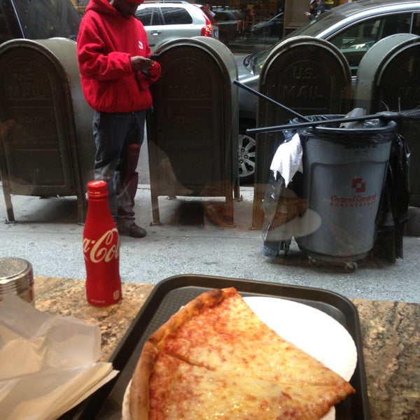 Снимок сделан в Previti Pizza пользователем Jason C. 1/14/2013