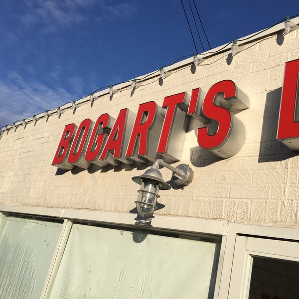 11/19/2015에 D N.님이 Bogart&#39;s Doughnut Co.에서 찍은 사진