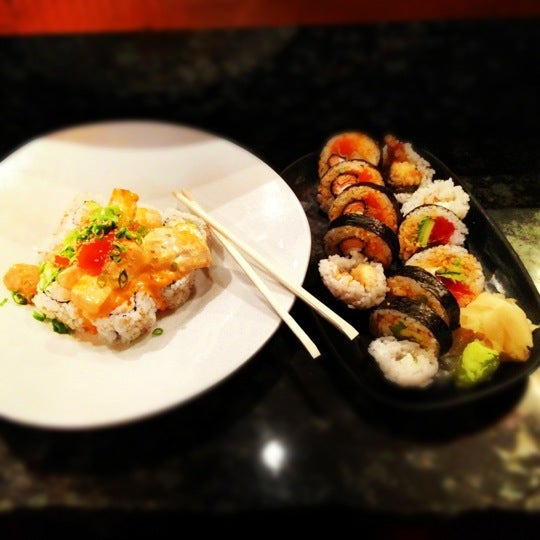 10/1/2012 tarihinde Justin R.ziyaretçi tarafından Sushi Neko'de çekilen fotoğraf