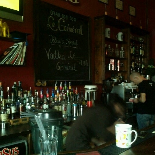 รูปภาพถ่ายที่ Le Général Café-Pub โดย Camelia C. เมื่อ 10/7/2012