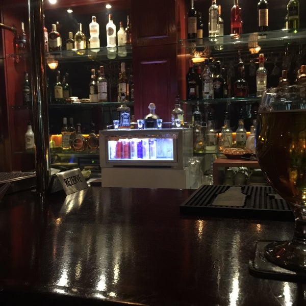 รูปภาพถ่ายที่ Irish Pub Bar &amp; Lounge โดย Arif D. เมื่อ 3/12/2016