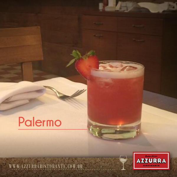 Palermo é a nossa bebida refrescante e docinha: vodka Absolut Vanila, morango e monin de cramberry. Hmmm deu até água na boca! 😋