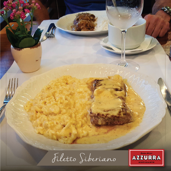Que tal começar a semana com um delicioso almoço ou jantar aqui no Azzurra? Nossa sugestão do dia é o Filetto Siberiano. Ainda acompanha risoto feito com o molho da carne.