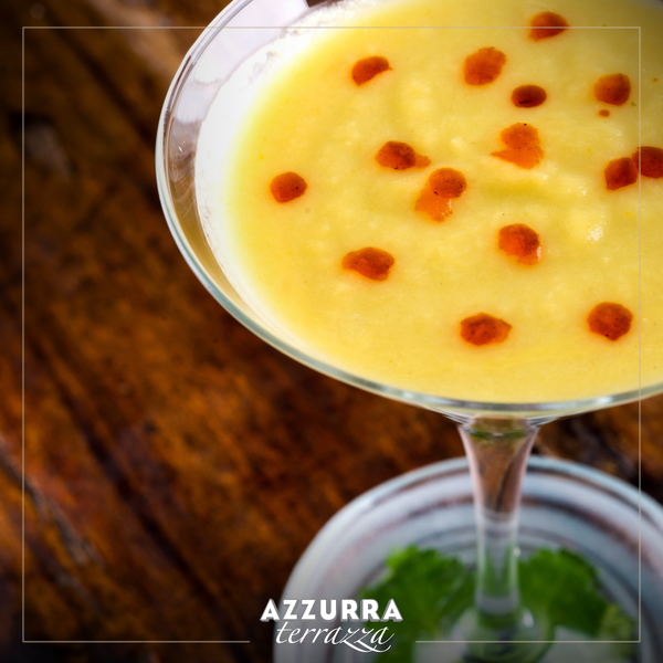 Na Terrazza Azzurra você escolhe seu prato preferido dentre variedades de ostras, presuntos crus ou cozidos, camarão, queijos italianos e, ainda, harmonizar com drinks, espumantes, vinhos.