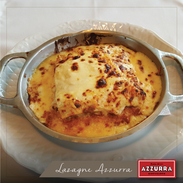 Sucesso há 20 anos, a Lazagne Azzurra é recheada com carne moída, presunto e queijo. Uma magnífica pedida tanto para o almoço como para o jantar. Faça já sua reserva.