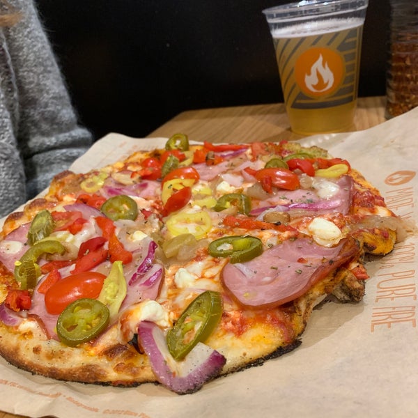 Снимок сделан в Blaze Pizza пользователем Gabe R. 12/30/2018