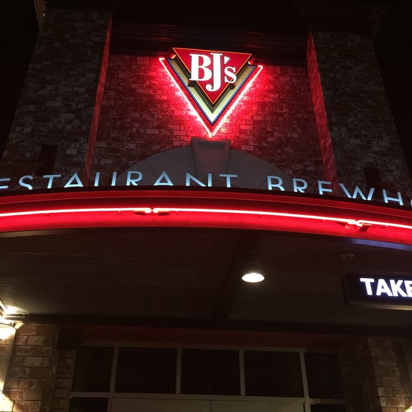Foto tirada no(a) BJ&#39;s Restaurant &amp; Brewhouse por Gabe R. em 11/14/2016