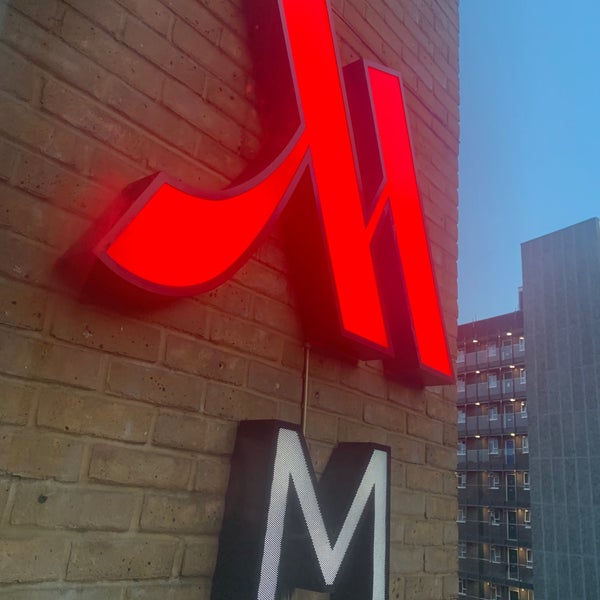 7/24/2019にGabe R.がLondon Marriott Hotel Maida Valeで撮った写真