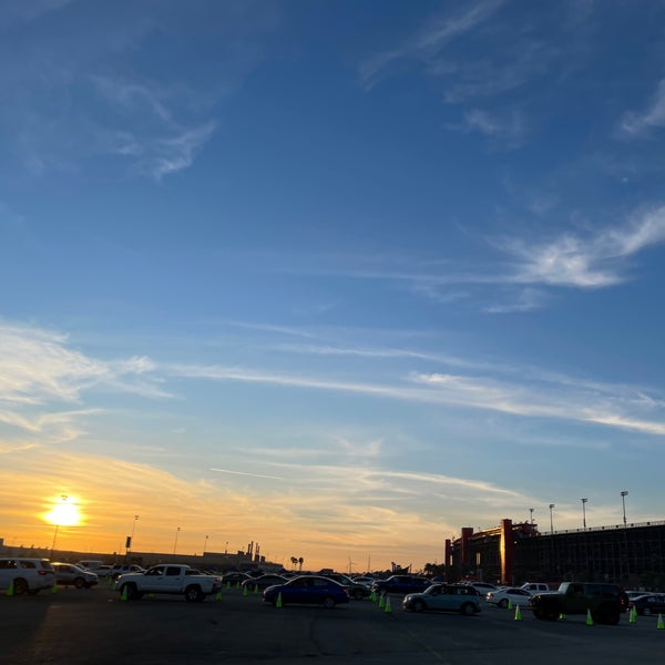 รูปภาพถ่ายที่ Auto Club Speedway โดย Gabe R. เมื่อ 2/3/2021