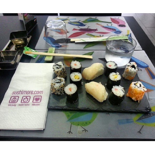 รูปภาพถ่ายที่ SushiTime โดย Juan A. เมื่อ 8/22/2013