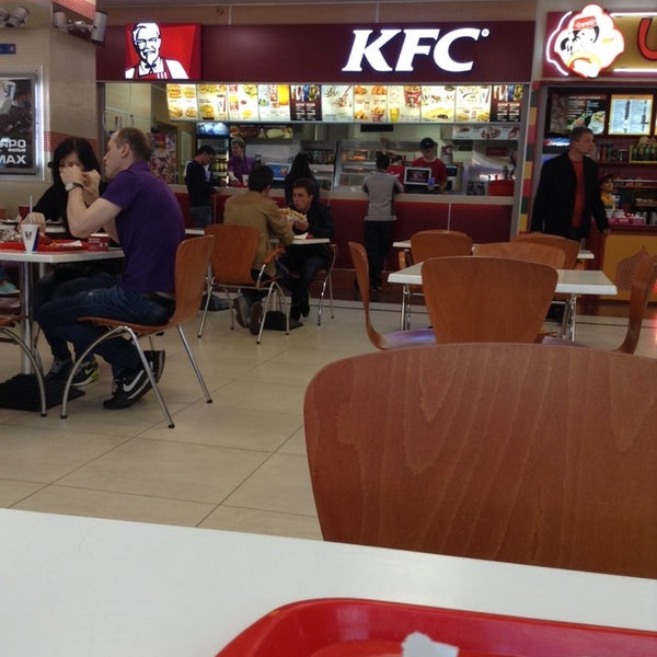 6/21/2014에 Ivan S.님이 KFC에서 찍은 사진