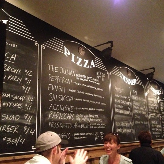 Foto tirada no(a) Gioia Pizzeria por Pete S. em 11/4/2012