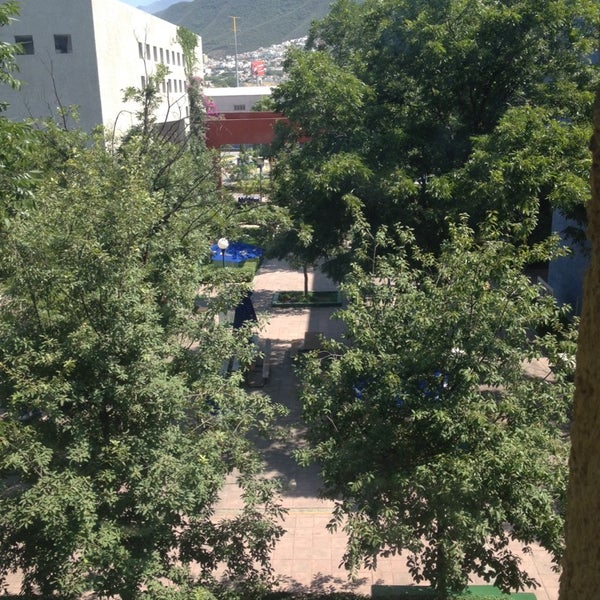 Fotos en Prepa Tec (Eugenio Garza Lagüera) - 5 tips de 832 visitantes