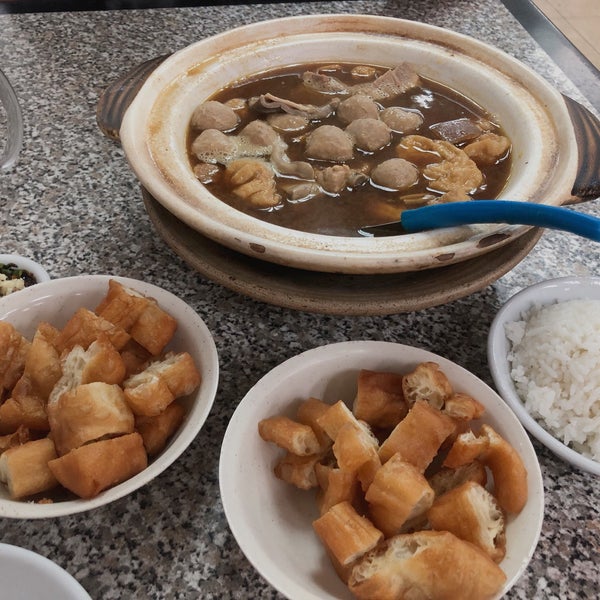 Das Foto wurde bei Fatty Bak Kut Teh &amp; Steamed Fish Head von chassie am 4/29/2019 aufgenommen