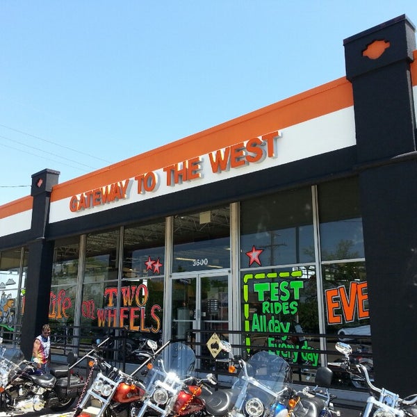 รูปภาพถ่ายที่ Gateway Harley-Davidson โดย Tina W. เมื่อ 5/13/2013