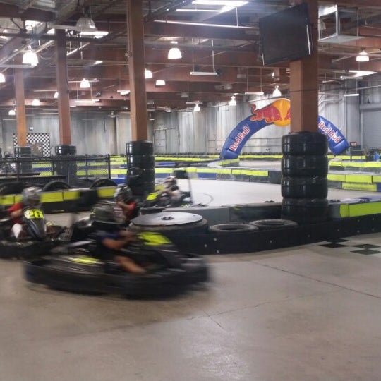 3/15/2014 tarihinde Matthew S.ziyaretçi tarafından Racer&#39;s Edge Indoor Karting'de çekilen fotoğraf