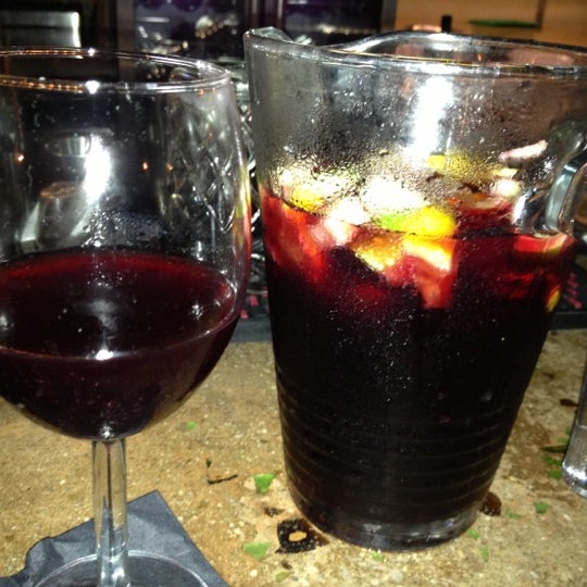 Foto diambil di Vinoteca Wine Bar &amp; Bistro oleh Juliana G. pada 10/5/2012
