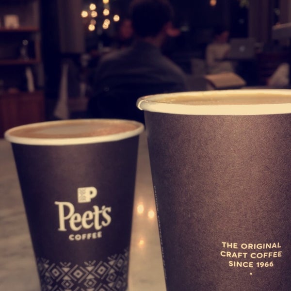 รูปภาพถ่ายที่ Peet&#39;s Coffee &amp; Tea โดย A เมื่อ 3/6/2018