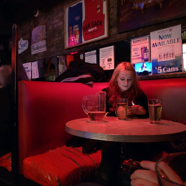 Foto diambil di Rudy&#39;s Bar &amp; Grill oleh Anna S. pada 1/21/2020