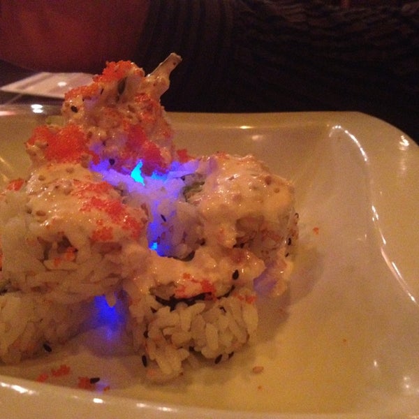 รูปภาพถ่ายที่ Koizi Endless Hibachi &amp; Sushi Eatery โดย Krystal G. เมื่อ 1/5/2013