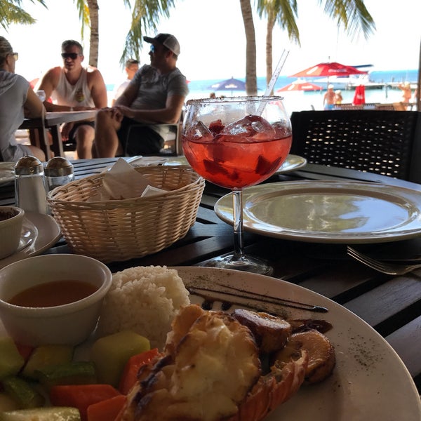 Das Foto wurde bei Zama Beach Club von Bail am 12/28/2016 aufgenommen