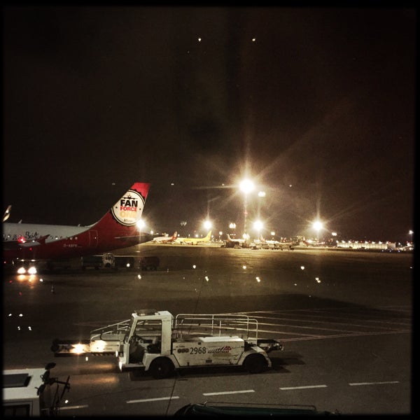 Photo taken at Düsseldorf Airport (DUS) by Nhat Quang T. on 2/11/2015