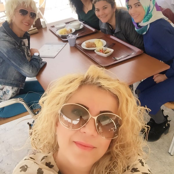 Foto tomada en Şahane Cafe&amp;Restaurant  por AYG🌷L el 3/8/2016