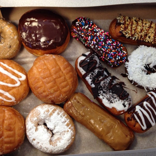 Foto tirada no(a) Donuts To Go por Nataleigh R. em 6/26/2014