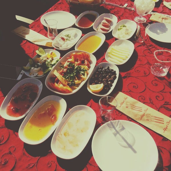 4/19/2015 tarihinde Nagihan .ziyaretçi tarafından Sırçalı Uygur Restaurant'de çekilen fotoğraf