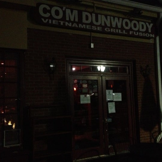 Das Foto wurde bei Com Dunwoody Vietnamese Grill von Felipe I. am 11/22/2012 aufgenommen