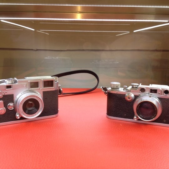 10/24/2012에 Jenny H.님이 Leica Store에서 찍은 사진