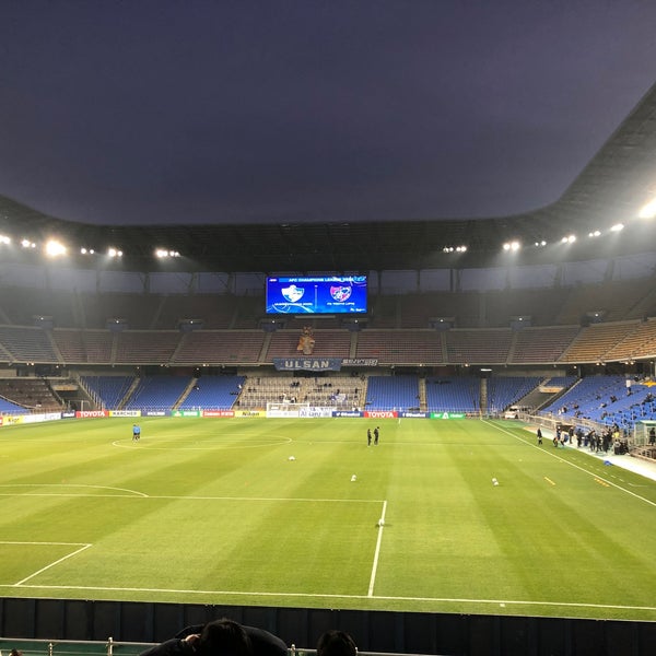 Photo taken at Ulsan Munsu Football Stadium by aoaka_eidan on 2/11/2020