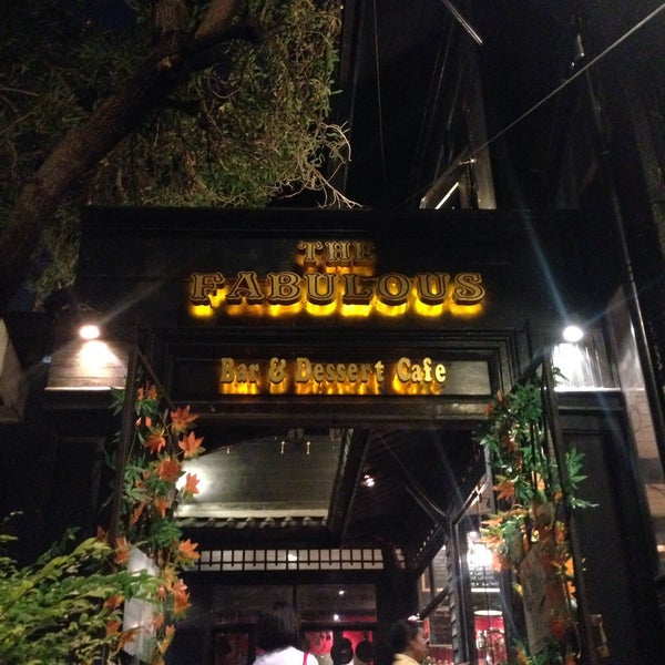Foto tirada no(a) The Fabulous Dessert Cafe por fern🐰 em 1/30/2015