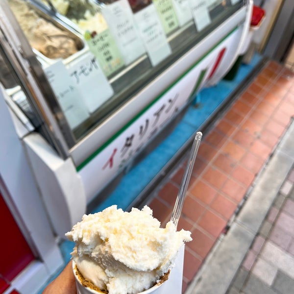 Photo taken at mammamia-gelateria by ポル on 2/23/2022