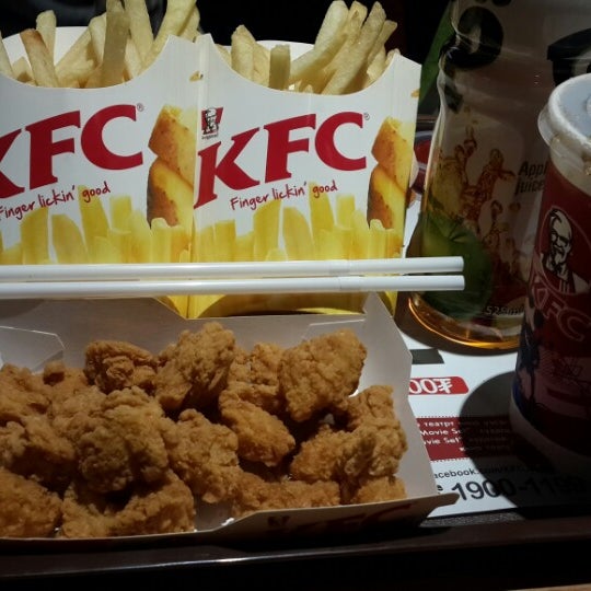 Kfc 3. Торговый центр кфс 3д. Ведерко кфс. Кфс меню твистер. Комбо для 3-х кфс.