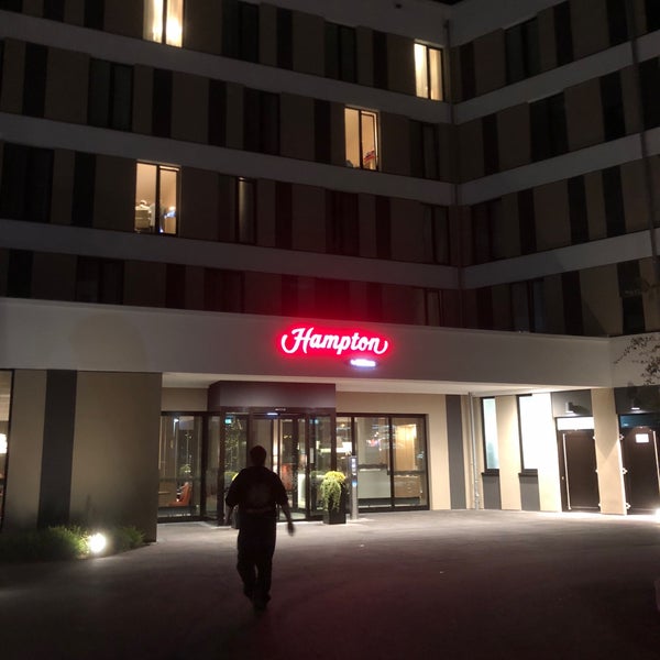 รูปภาพถ่ายที่ Hampton by Hilton Freiburg โดย Jan R. เมื่อ 10/6/2018