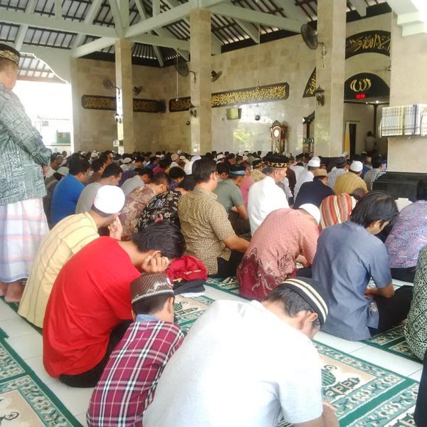 Das Foto wurde bei Masjid Agung Sudirman von DIDIT SARWO HWK - XAI B. am 6/3/2016 aufgenommen