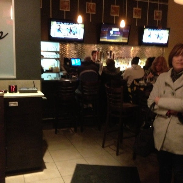 รูปภาพถ่ายที่ Hayden&#39;s Grill &amp; Bar โดย Jeff P. เมื่อ 1/27/2013