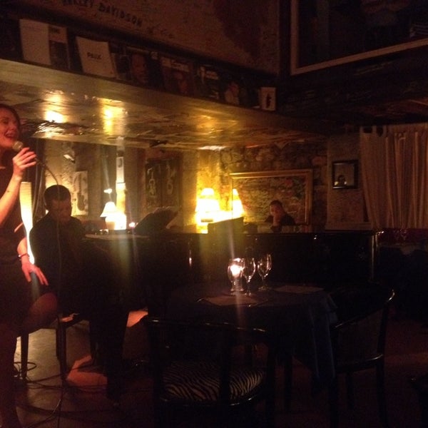 10/24/2013에 Marília P.님이 Chez Papa Jazz Club에서 찍은 사진