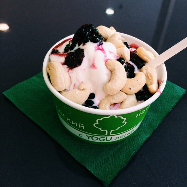 Снимок сделан в YOGU кафе, натуральный замороженный йогурт пользователем Юля Л. 7/20/2014