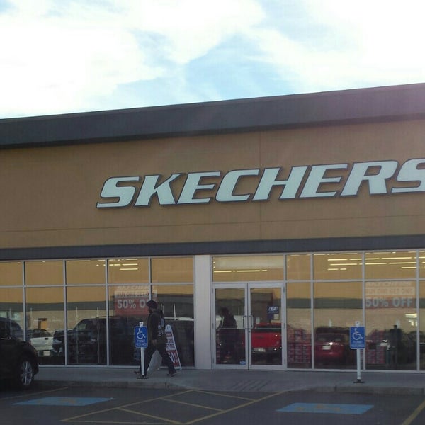 SKECHERS Factory Outlet - Fulton Place 