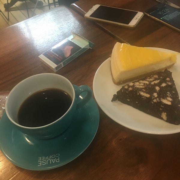 Foto scattata a Double Pause Coffee da Zeynep C. il 5/27/2016