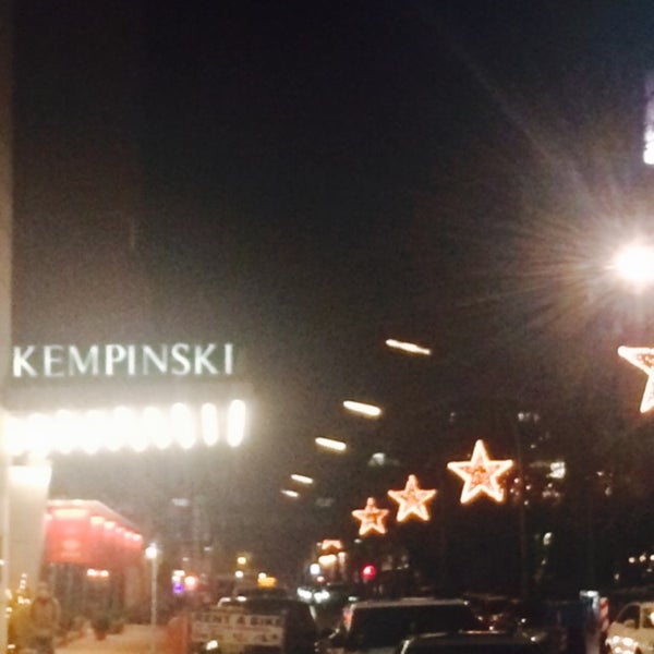 Photo prise au Kempinski Hotel Bristol par Eddie le12/16/2014