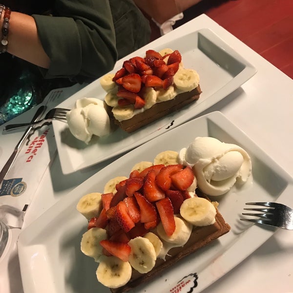 Das Foto wurde bei Waffle&#39;cı Akın von Zehra Ö. am 9/23/2019 aufgenommen