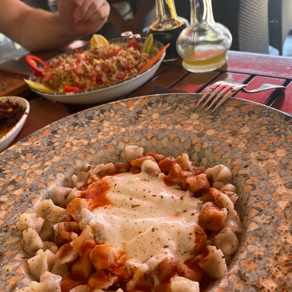 Foto diambil di Sedef Restaurant oleh Zehra Ö. pada 6/17/2022