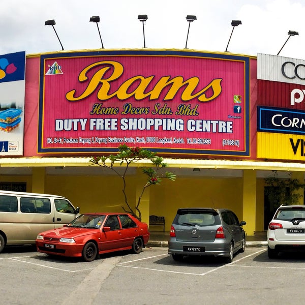 Photo prise au Rams Home Decor Sdn. Bhd. (Duty Free Shopping) par Rams Home Decor Sdn. Bhd. (Duty Free Shopping) le11/1/2014