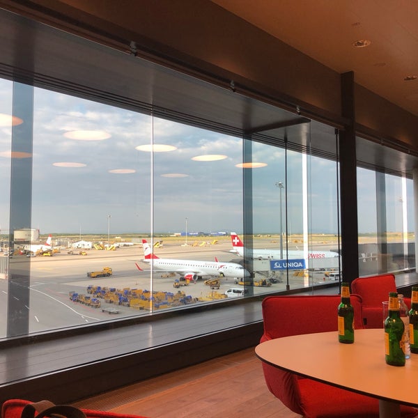 6/18/2018にTom M.がAustrian Airlines Business Lounge | Schengen Areaで撮った写真